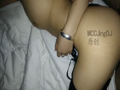 側入96黑絲情趣嫩妹!