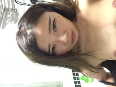 騷逼女友洗澡自拍1