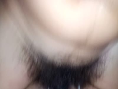 戴套狠操穿開檔內褲的老婆!出白漿