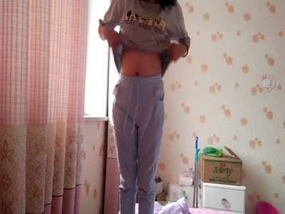 嫂子白天自慰淫叫,孩子就在旁邊,vx