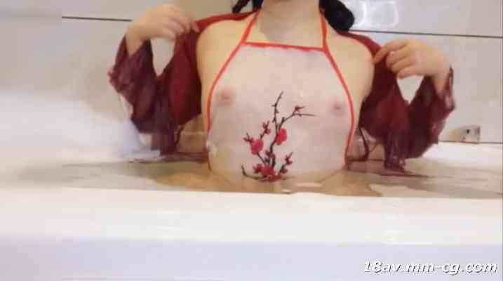 三寸萝莉古典梅花透明肚兜浴缸内挑逗诱惑教大家剃毛毛花心粉嫩嫩【12:18】