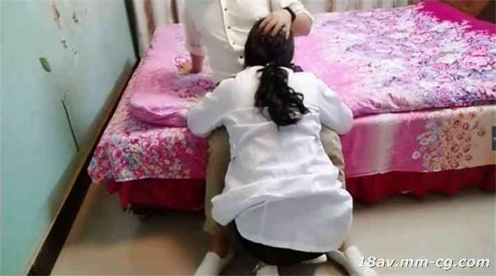 强操丰臀骚浪天使制服黑丝女医生 摁倒床上翘美臀无套后入猛操 干的真猛操的啪啪响 最后做出猛男架势真搞笑【18:16】